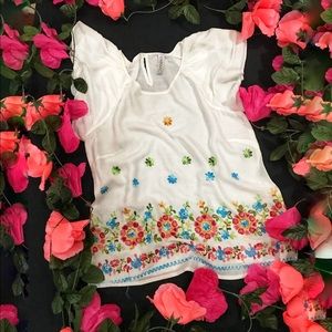 🌹🌼Gorgeous Embroidered Flutter Sleeve Blouse🌼🌹